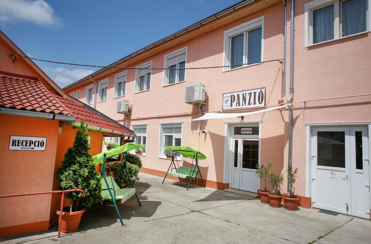 Central Panzio Сентеш Екстериор снимка